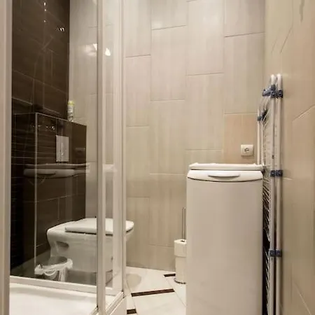 Stylish Modern Studio - Minutes Away From Parliame Apartment *