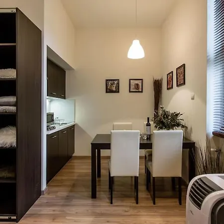 Stylish Modern Studio - Minutes Away From Parliame Budapest