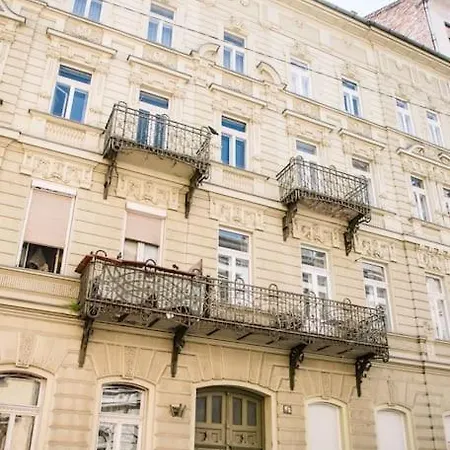 Stylish Modern Studio - Minutes Away From Parliame Apartment *