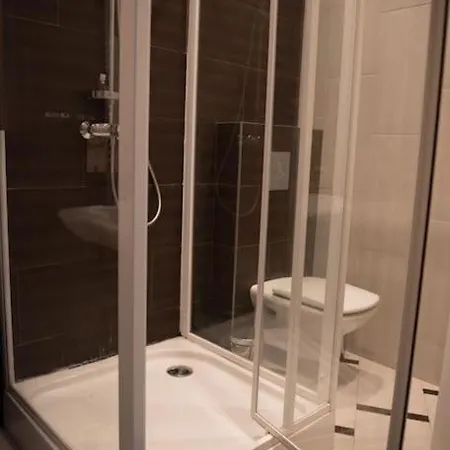 Stylish Modern Studio - Minutes Away From Parliame Budapest